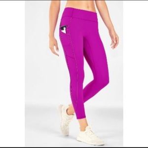 Fabletics Trinity Mid-Rise Pocket 7/8 Legging reflective